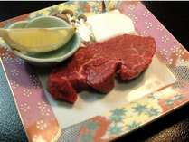 【山彦会席・牛ステーキ】脂肪が少なく、柔らかな肉質のシャトーブリアン。ジューシーなステーキ付き！