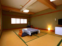 広々とした和室10畳のお部屋です。　