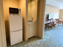 【ダイニングテーブルセットルーム46平米】冷蔵庫・電子レンジ