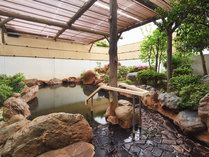 「長浜太閤温泉」温泉の色は、温泉を地下から汲み上げるタイミング等で、日によって濃さが変わります。