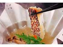 【鯛しゃぶの小鍋】加太はマダイが名物。活けからさばくのでサッと出汁にくぐらせて！