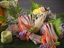 日本海と言えば新鮮なお造り！旬のお魚をお楽しみください。