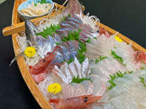 富山湾の新鮮でおいしい旬のお刺身をたっぷりどうぞ。