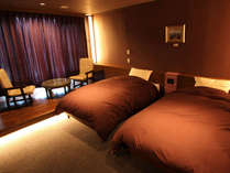 *川沿い洋室ツイン(一例)　ベッドタイプで寝起きも快適にお過ごしいただけます。