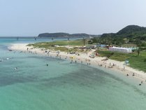 夏オープンの海水浴はホテルと角島大橋の目の前！コバルトブルーの海を満喫！