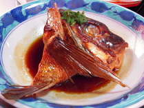 【真鯛のあらだき】　熊本特産の真鯛、地産の醤油や赤酒を使った絶妙の味付けで名物料理になりました！