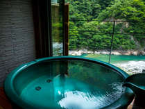 【リニューアルオープン】涼やかなエメラルドグリーンのお風呂。