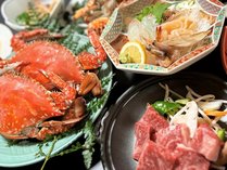 【夕食一例】グレードアップでは竹崎蟹はもちろん、和牛ステーキもついてボリューム満点☆
