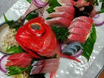 伊東港水揚げ　旬の朝どり地魚盛合せ