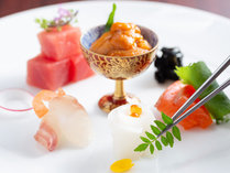 日本料理「千羽鶴」各月ごとにお品書きが変わる贅を尽くした会席料理。