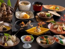 日本料理「千羽鶴」各月ごとにお品書きが変わる贅を尽くした会席料理。