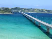【角島大橋】ホテルより車で約４０分。エメラルドグリーンの海に架かる橋を渡って・・・☆
