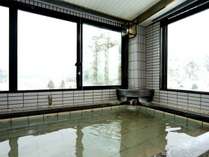 展望雷神温泉です。男風呂にはサウナも設置されています。