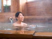 露天風呂含めて3か所・3種類の温度の温泉が楽しめる！もちろんすべて源泉かけ流しです！