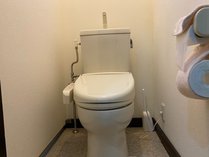 2階　トイレ　保温便座・温水洗浄付