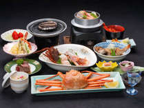 *【夕食例（月海）】紅ズワイ蟹・魚おまかせ・ロブスター・アワビ・牛ステーキなど全11品のお料理。
