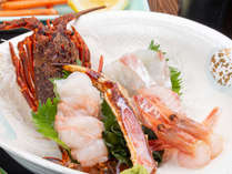 *【夕食例（月海）】ロブスターやタラバ蟹など、季節ごとに旬な食材を使用しています。