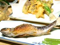 川魚の塩焼きです。シンプルな味付けで素材の旨味をお楽しみください