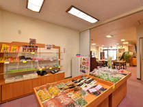*ロビーラウンジ/長野県ならではの商品を揃えております。お土産におすすめ！