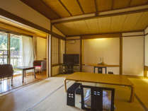 【和洋室　離れ】広々とした和室と、ツインベッドの寝室が付いたお部屋となります。