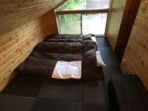 別宅一棟貸切になります。琉球畳の部屋1です。