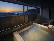 【新客室】温泉露天風呂付スイートルーム／土肥の夕景を眺めながらの格別ステイ 写真