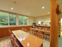 *別館館内（1階共有スペース）/別館では自炊スペースがあり、共有スペースや自室でゆっくりとお食事をす
