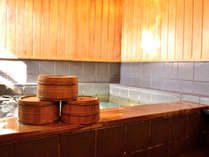*檜風呂：当館のお風呂は古里温泉のお湯をお楽しみいただけます。