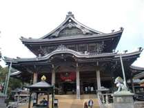 豊川稲荷さんは日本三大稲荷の一つです。門前まで徒歩１０分程度です♪