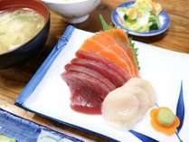 *夕食／北海道ならではの新鮮な海の幸をご用意いたします。
