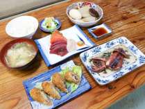 *夕食／ボリュームたっぷりのお料理は北海道の食材も楽しめます。