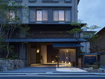 京情緒溢れる閑静な地・祇園に佇む、京を知り愉しむひとのためのホテル。街歩き後の癒しの大浴場や天ぷらの名店「八坂圓堂」でのこだわりの朝食。セレスティンならではの古都・京都のご滞在を満喫ください。
