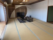 60インチの大画面と25畳の広々とした和室です。