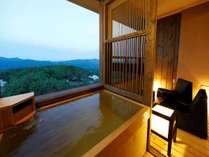 【客室】全室露天風呂付でございます。）※夢想窓の設置あり。/All rooms have with hot spring bath.