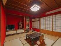 【金澤町家～英～和室】　歴史が薫るたたずまいはそのままにお泊りいただけます。