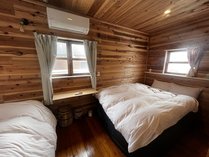 寝室（全棟クィーンサイズのベッド×２台）