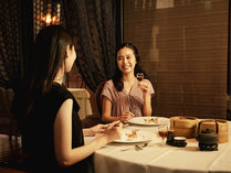 料理長の熟練の業が光る、チャイニーズレストラン【シャンリー】　天蓋のカーテンでプライベート感も。