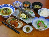 ご夕食の一例です。屋久島といえば、トビウオ、さつまあげです☆
