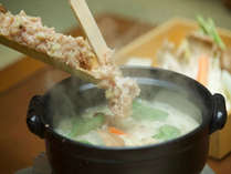 宮崎県産日向鶏を使用した京風白味噌の「鶏つくね鍋」