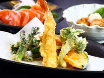 夕食の一例　＜季節の素材をカリッと揚げた天ぷら＞