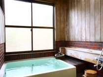 信州奈川　渋沢温泉の泉質は、深山のアルカリ性温泉。やわらかい肌触りで、美肌の湯。