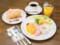 *【ご朝食一例】スタンダードな洋朝食をご用意。焼きたてトーストとコーヒーで目覚めもスッキリ♪
