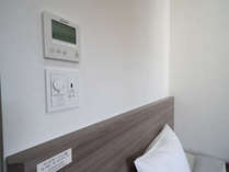 コンビネーション枕/枕元にはUSBコンセントや空調パネルを設置