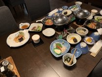 夕食例　温かいものは温かく、冷たいものは冷たくお出しいたします。