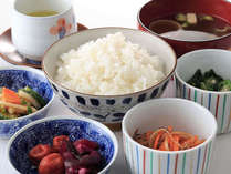 やっぱり基本はおいしいごはん。福島県天栄村のコシヒカリは毎朝炊立て。