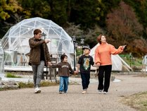 いぶきヴィレッジの広い敷地内をお散歩できます。