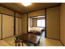【浜木綿】本館２F中央の和モダン客室です。TVは寝室に設置。