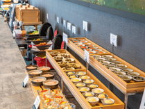 【朝食】博多の郷土料理、九州各地の名物料理など約70種をご用意。