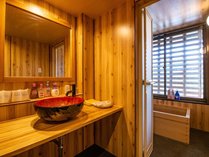 特別室　幸　香るの間６０畳のお部屋に、居間・ベッド５台・ヒノキ風呂の完備。
