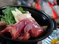 【会津地鶏のすき焼き】福島県会津地方で生産されている地鶏を贅沢に使ったすき焼きです。